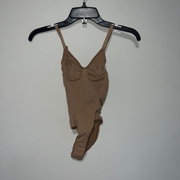 NWOT SKIMS SHAPEWEAR SEAMLESS SCULPT BRIEF BODYSUIT SIENNA large - Picture 1 of 3